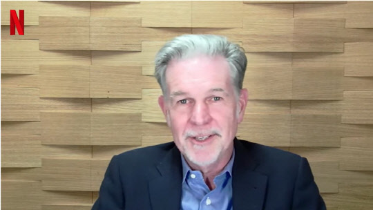 리드 헤이스팅스 넷플릭스 공동 CEO가 2022년 1분기 어닝 인터뷰를 진행하고 있다. 넷플릭스 IR 유튜브 채널 갈무리